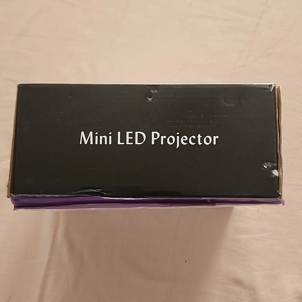 Mini LED PROJECTOR - Picture 2 of 6